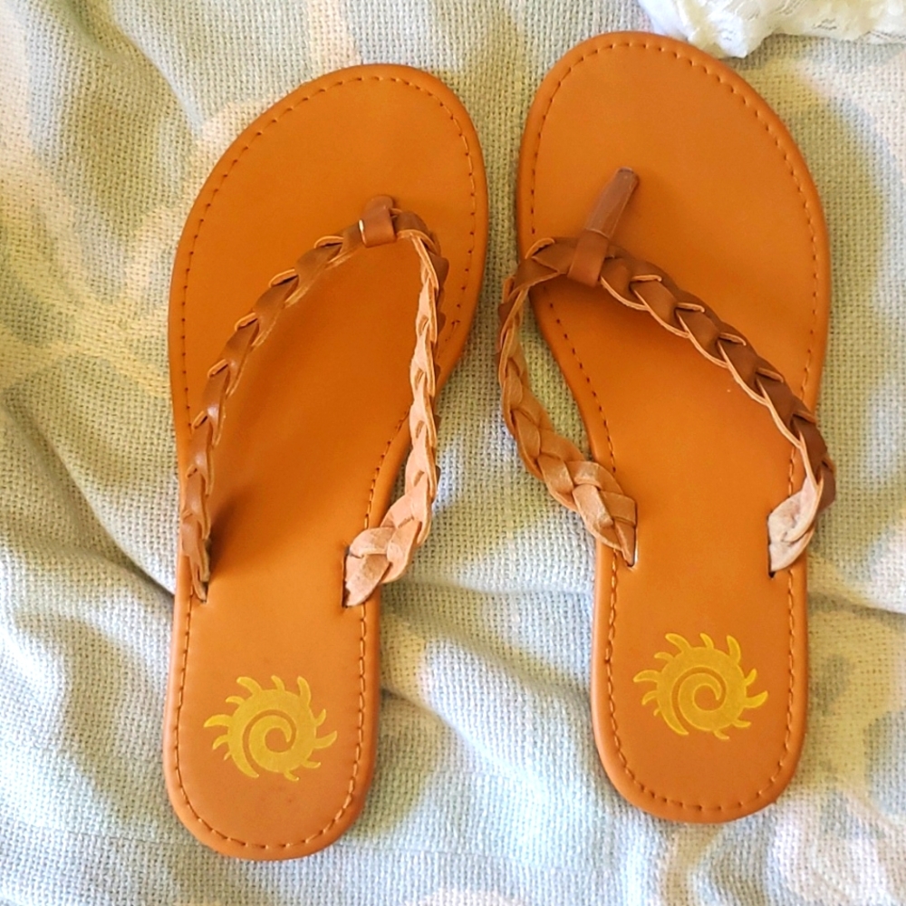 No brand sandals